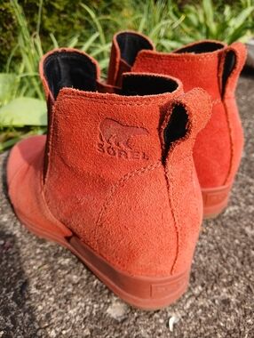 Sorel Size 8.5 Orange Suede Chelsea Ankle Boots